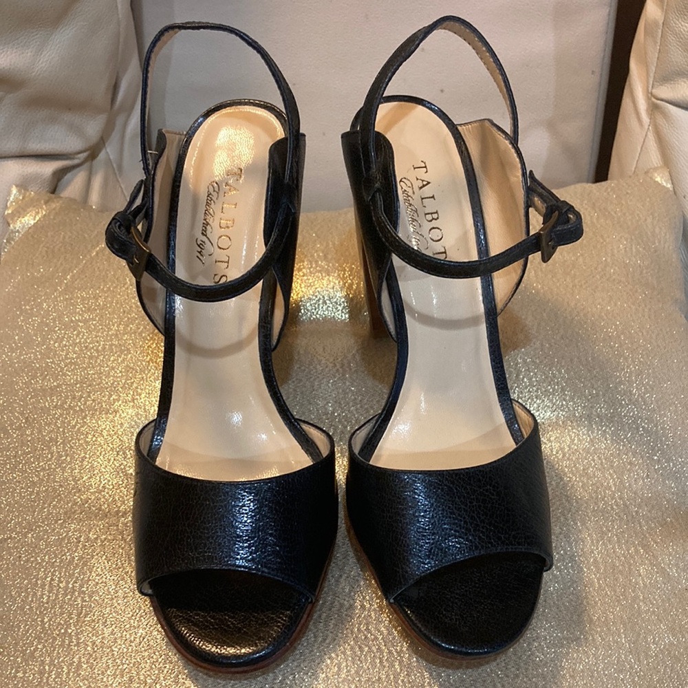 Talbots Graduated back out Heels